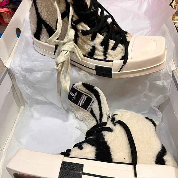 Converse Women's Black and White Furry High-Tops - Picture 10 of 11